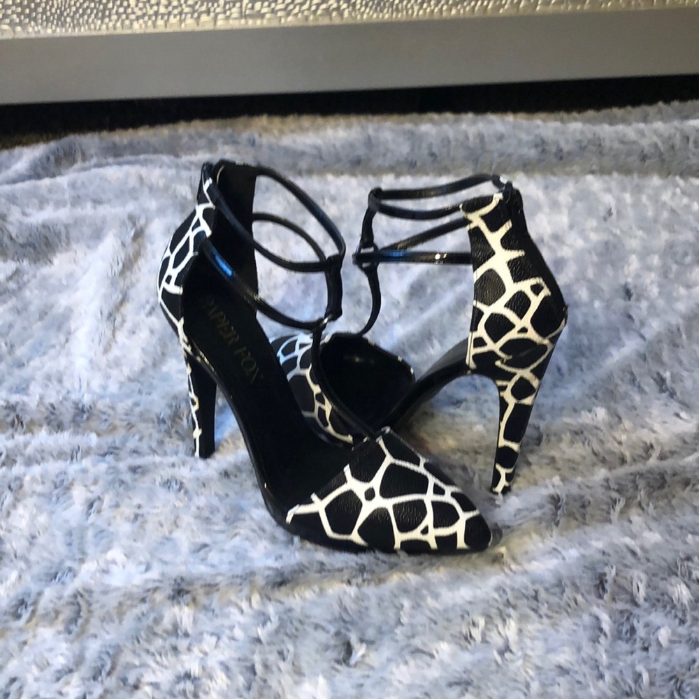 Heels - Picture 4 of 4